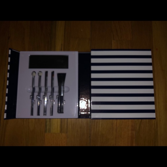 NWT Everything Make Up Book Box Claire’s - Picture 5 of 8